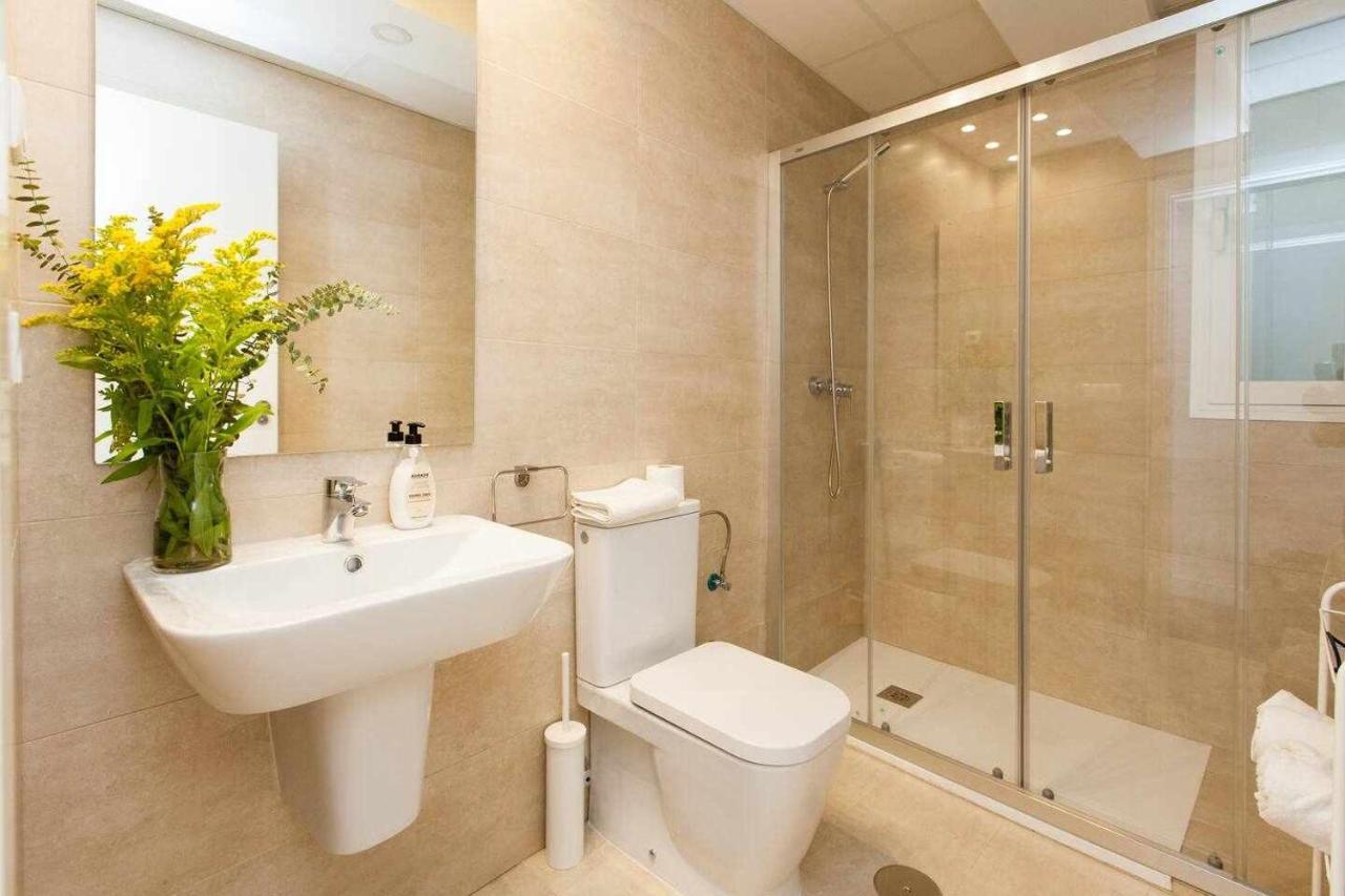 Isg Apartments Downtown Family Haven Free Parking Spot Севилья Экстерьер фото